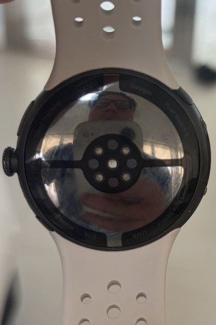 Pixel Watch 5 arka tasarımı