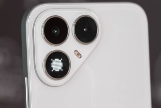 Tecno Pova 8 arka tasarım
