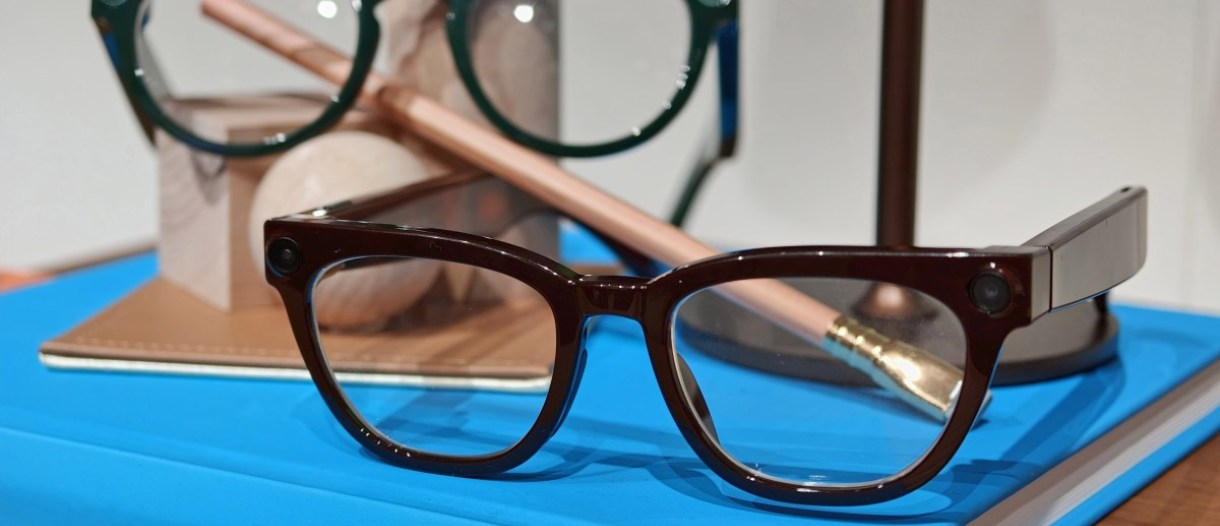 Apple delays smart glasses launch to late 2027; plans to unveil at WWDC in June 2027 amid privacy concerns