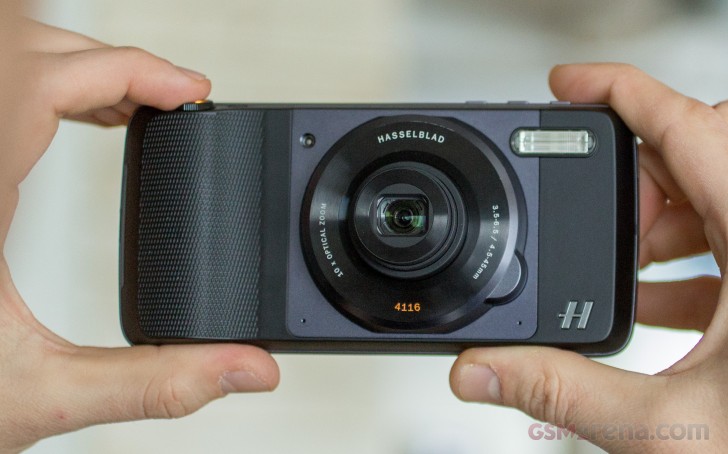 Hasselblad True Zoom Moto Mod hands-on - GSMArena blog
