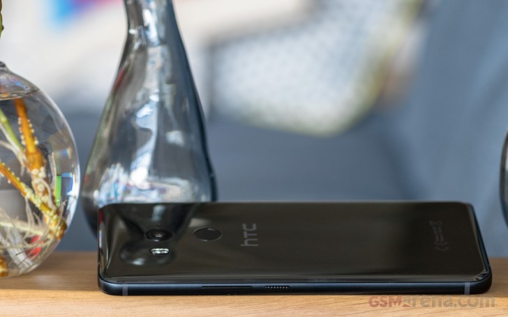 HTC U11+ review: Retail box, 360-degree spin, design