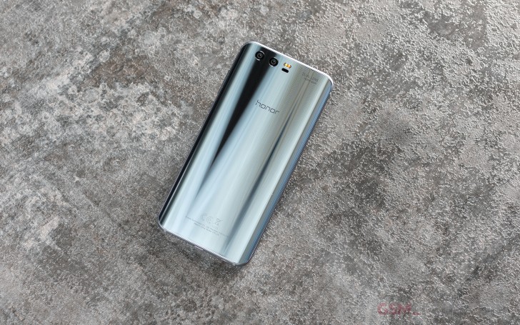 Honor 9 review: Light catcher: Retail package, design, controls