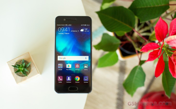 Huawei P10 review: The Mini-Mate: Unboxing, 360-degree spin, design