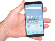 Meizu 15 in the hand - Meizu 15 review
