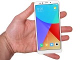 Xiaomi Redmi 5 in the hand - Xiaomi Redmi 5 review