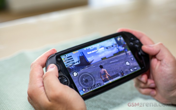 MOQI i7s Android game console review - GSMArena.com tests