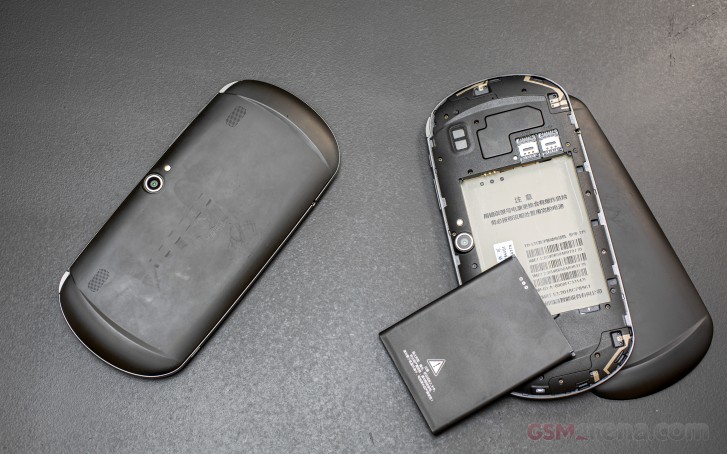 MOQI i7s Android game console review: Design, controls, internals