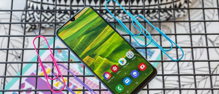 Samsung Galaxy A30 review: Design, 360-degree spin