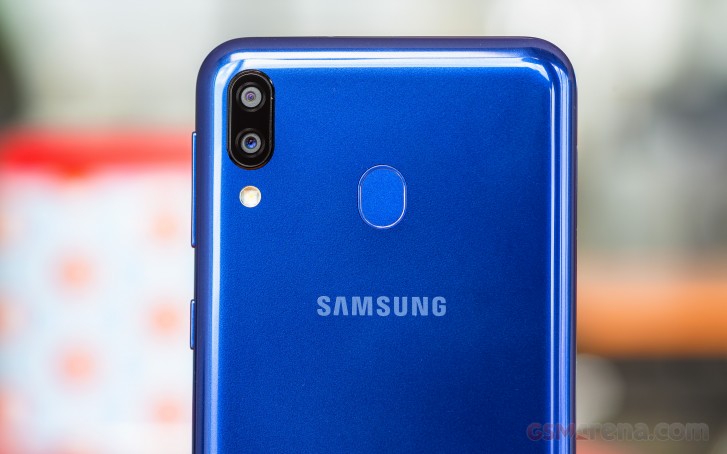 note samsung m20 selfie camera