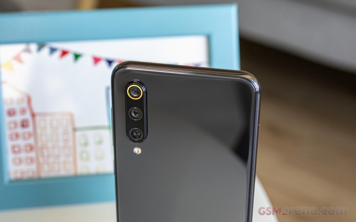 Xiaomi Mi 9 SE review: Design, 360-degree view