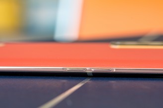 Volume controls on the left - Oppo Find X2 Pro review