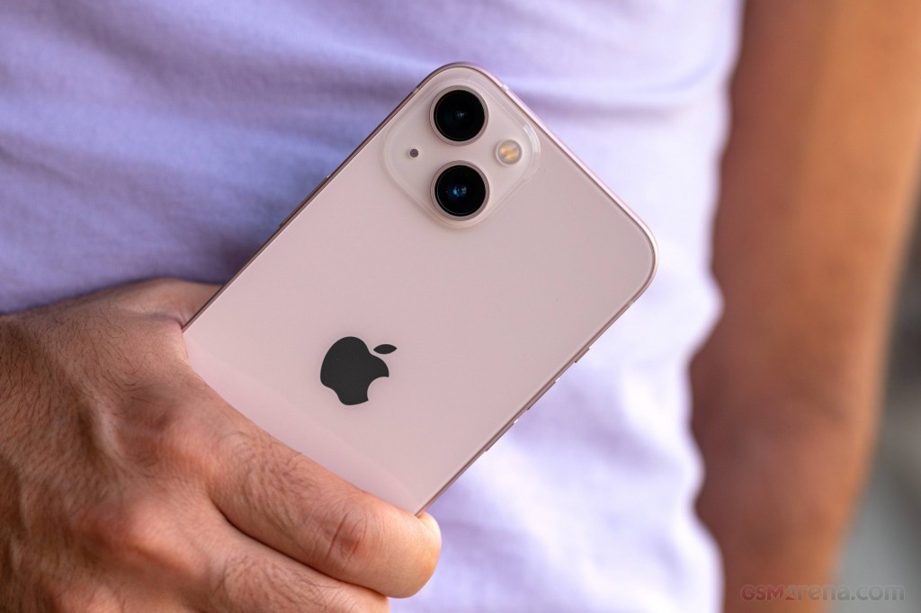Apple iPhone 13