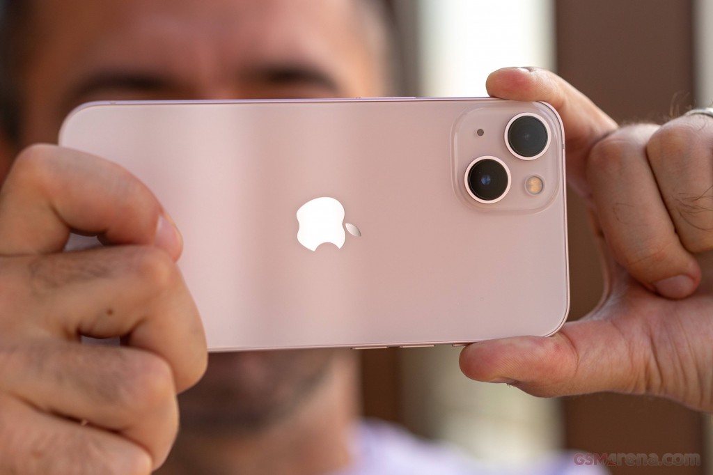 Apple iPhone 13