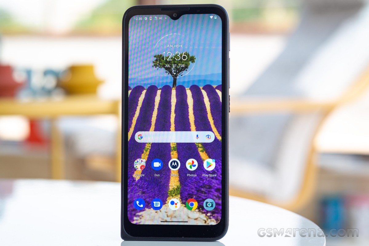 Motorola Defy (2021) review: Design, controls
