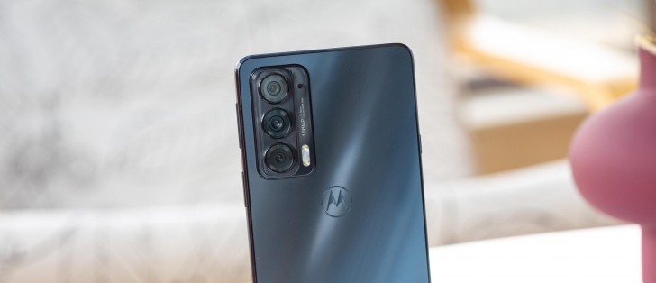 Motorola Edge 20 review: Design, build quality, handling