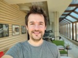 Selfie portraits, main camera, 4MP - f/2.2, ISO 100, 1/154s - Motorola Moto G100 review