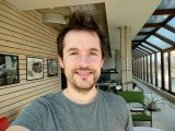 Selfie samples, main camera, 16MP - f/2.2, ISO 100, 1/163s - Motorola Moto G100 review