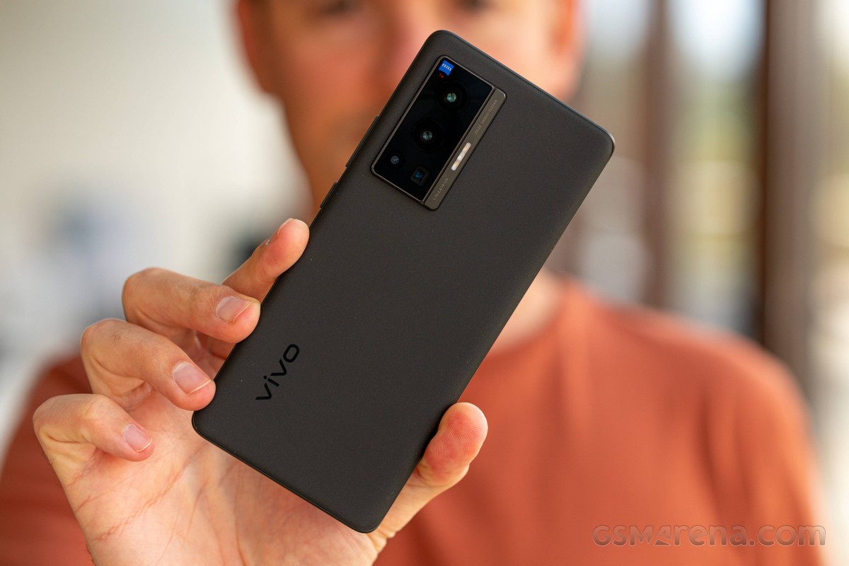 vivo X70 Pro review: Design, build quality and handling