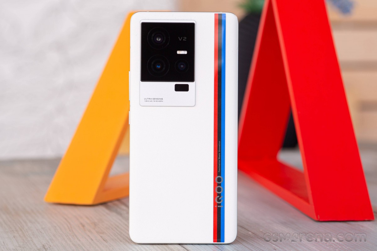 iQOO 11 review: Design, build quality, handling