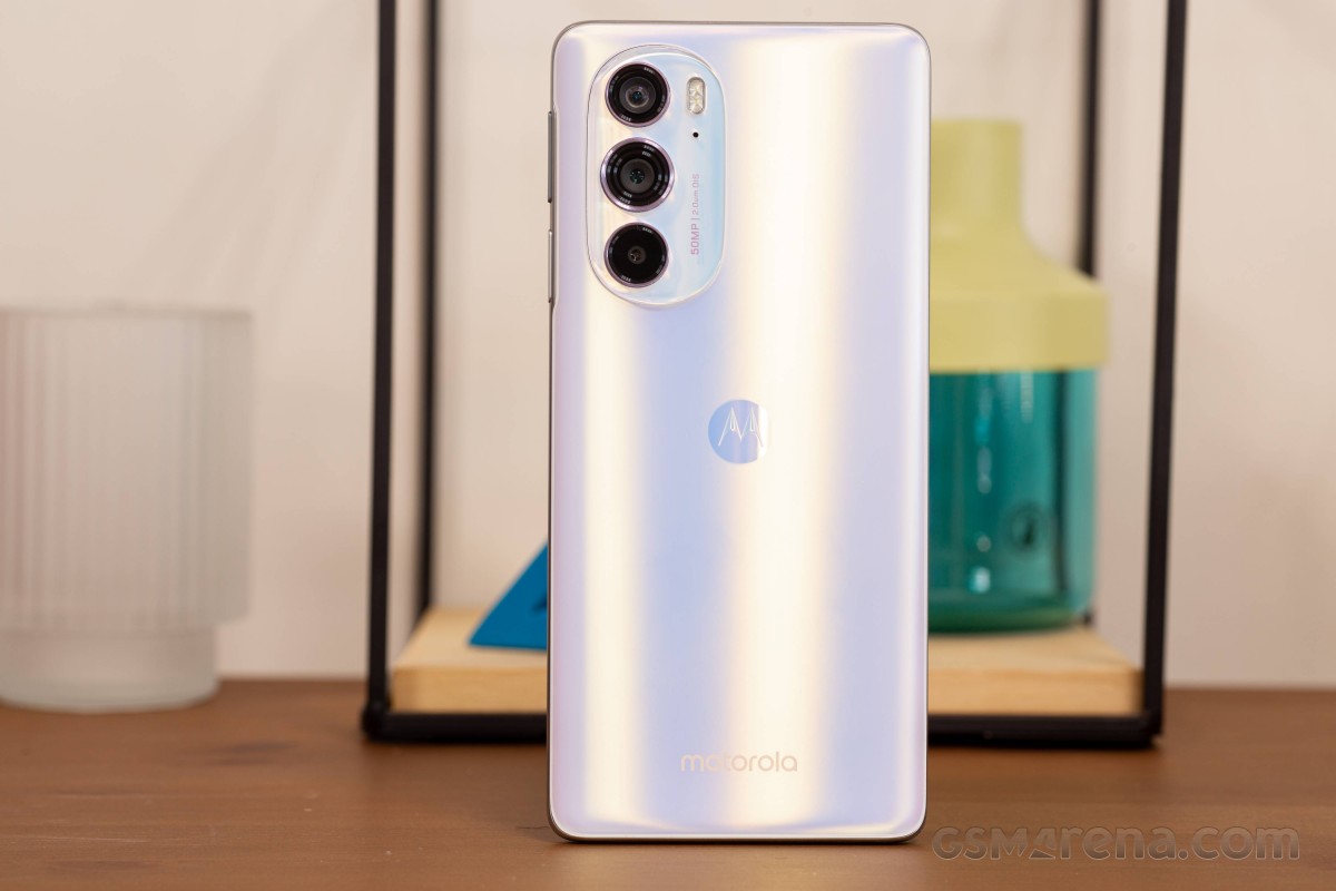 Motorola Edge 30 Pro review: Design, build quality, handling