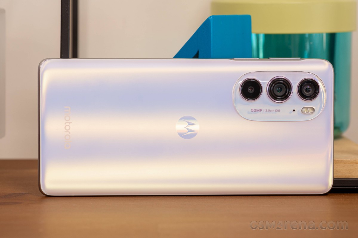 Motorola Edge 30 Pro review: Design, build quality, handling