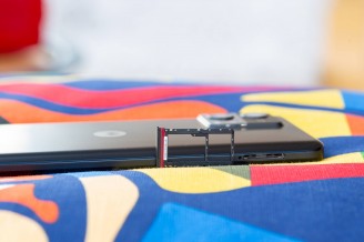 Hybrid card slot - Motorola Moto G72 review