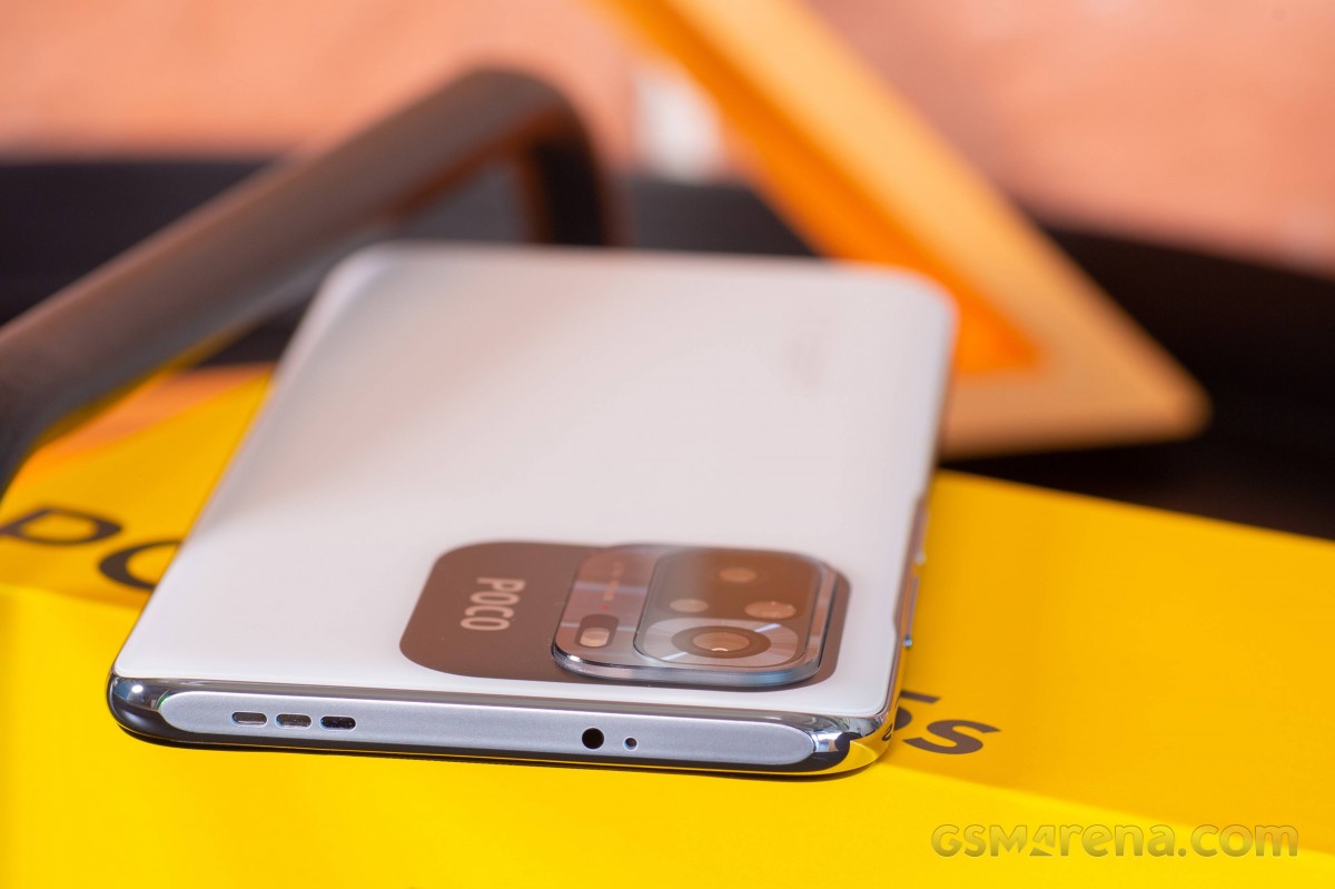 Poco M5s review: Design, build quality, handling