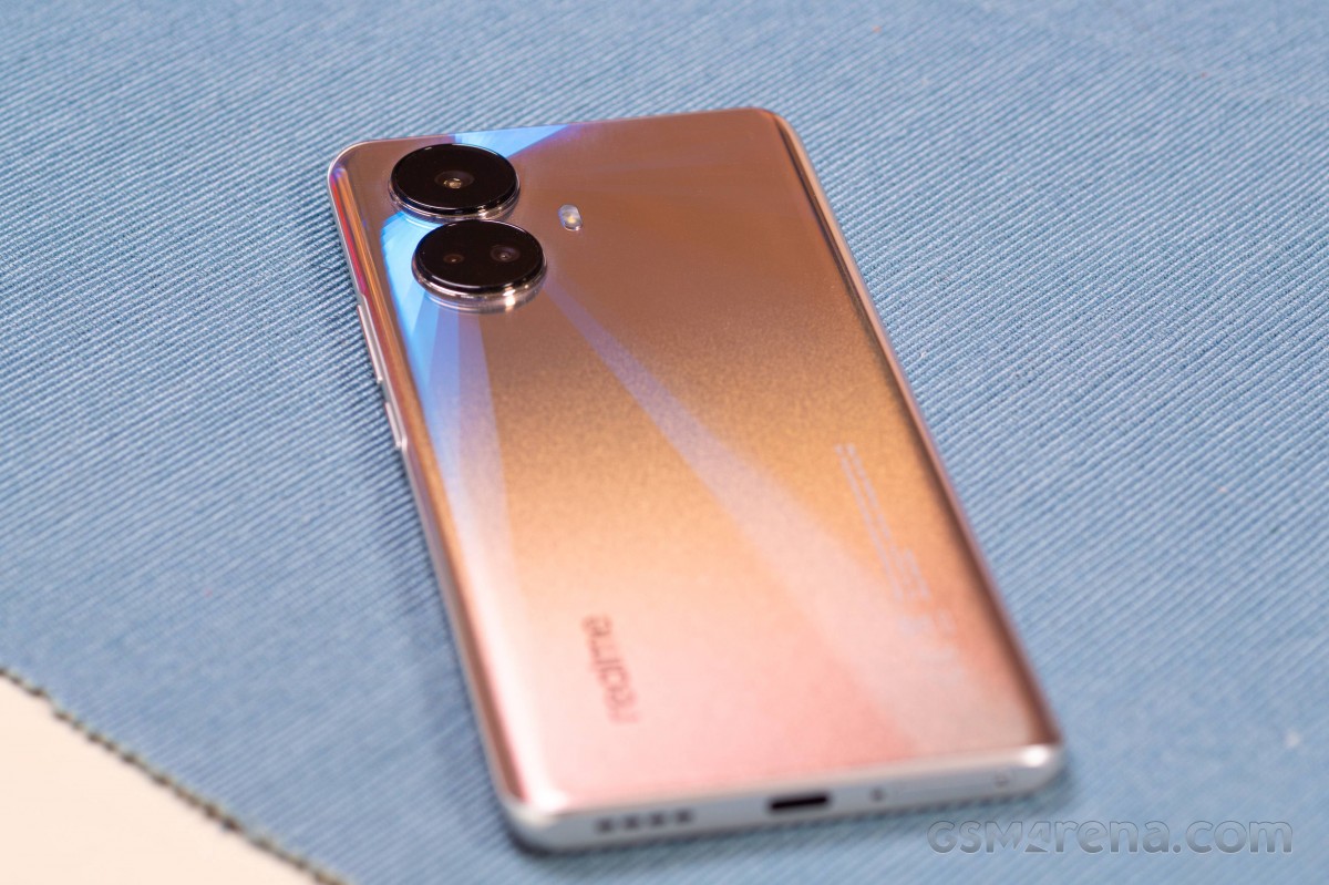 realme 10 pro plus  8GB/128GB Gold ケース&フィルム付き 極美品 realme 10 pro plus 8GB/128GB Gold ケース&フィルム付き 極美品