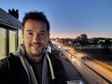 Selfie samples, low light, Night mode - f/2.2, ISO 1000, 1/11s - Samsung Galaxy S22 Ultra review