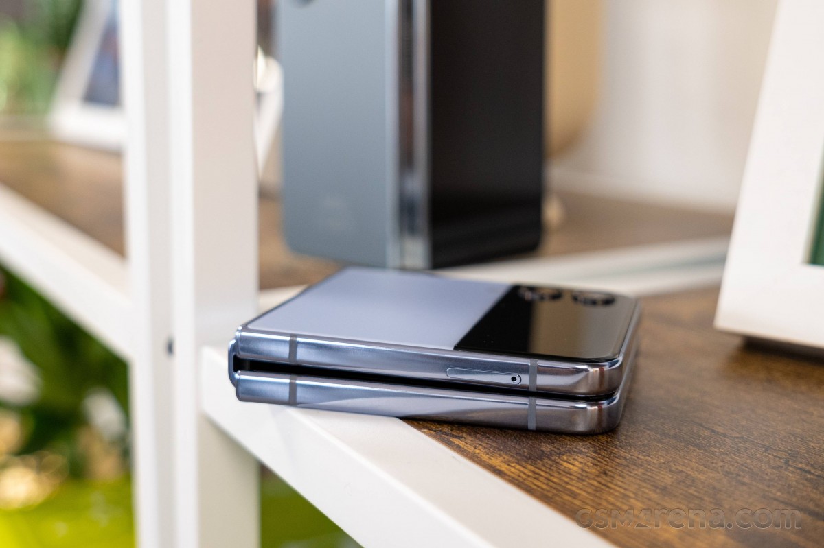 Samsung Galaxy Z Flip4 review: Design, build quality, handling