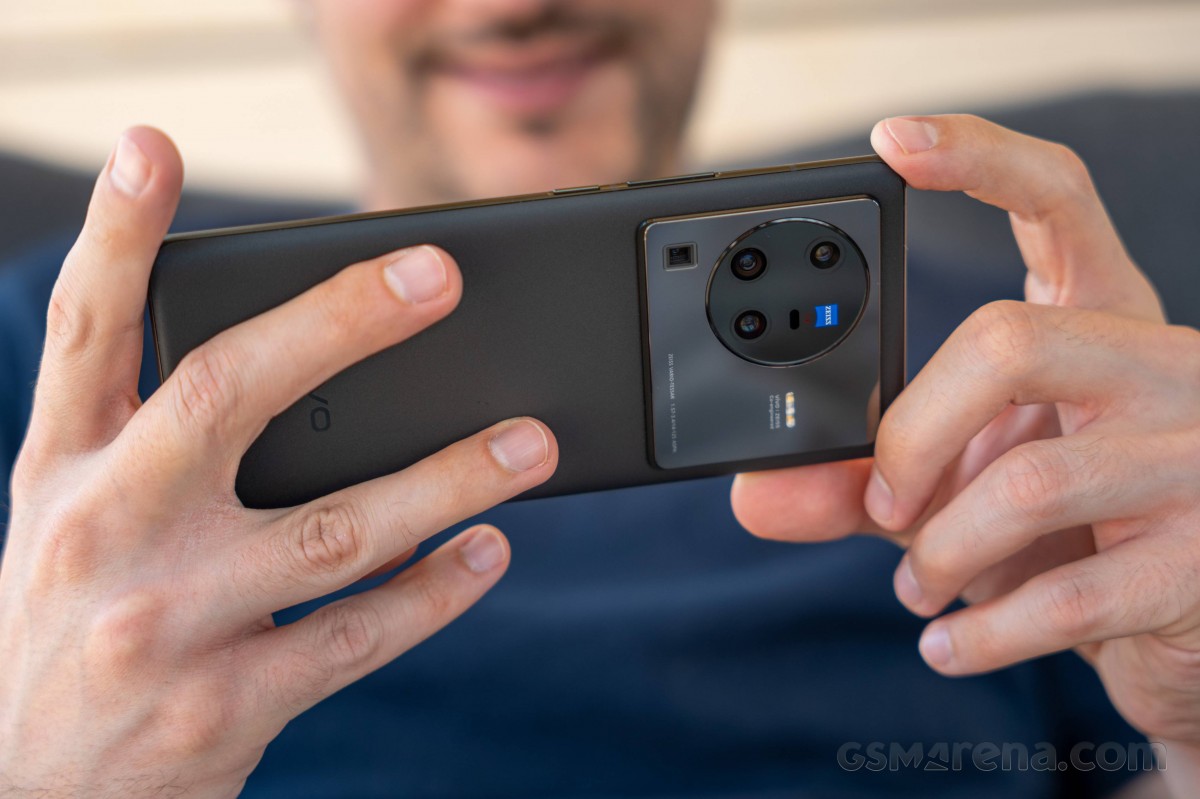 vivo X80 Pro review: Design, build quality, handling