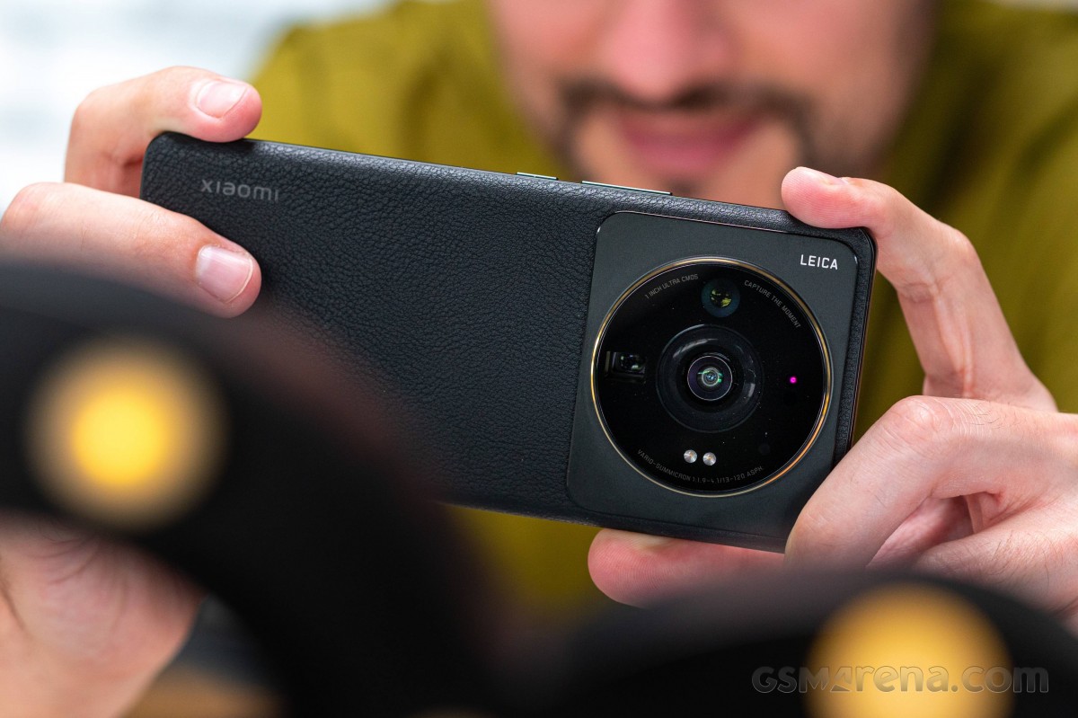 Xiaomi 12S Ultra review: Design, build quality, handling