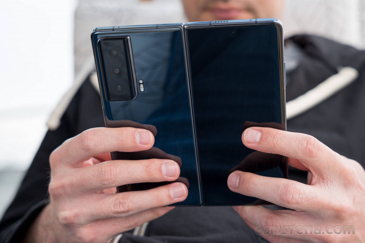 Honor Magic Vs review: Design, build quality, handling