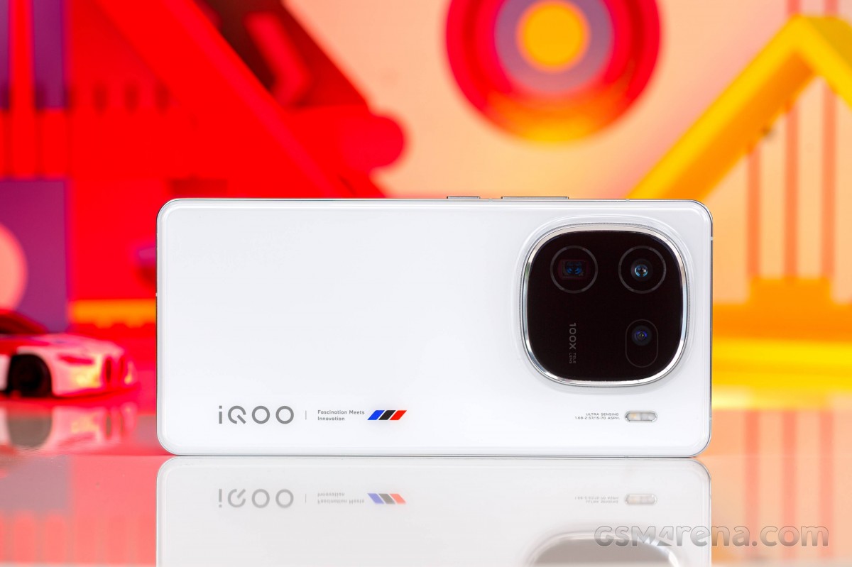 iQOO 12 review: Design, build quality, handling