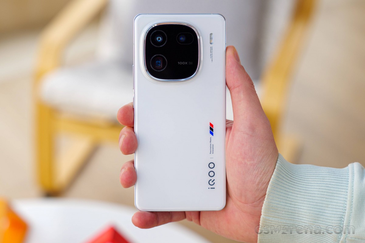 iQOO 12 review: Design, build quality, handling