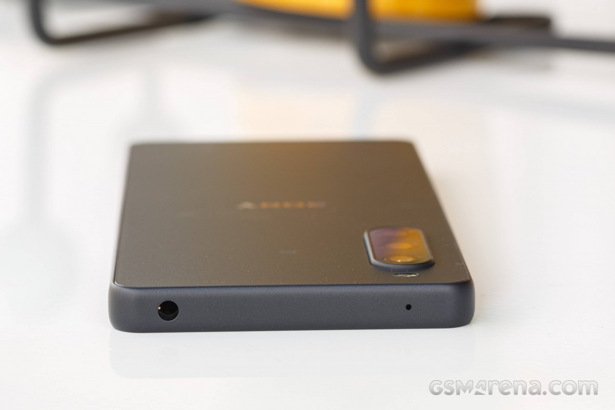 Sony Xperia 10 V review: Design, build quality, controls and