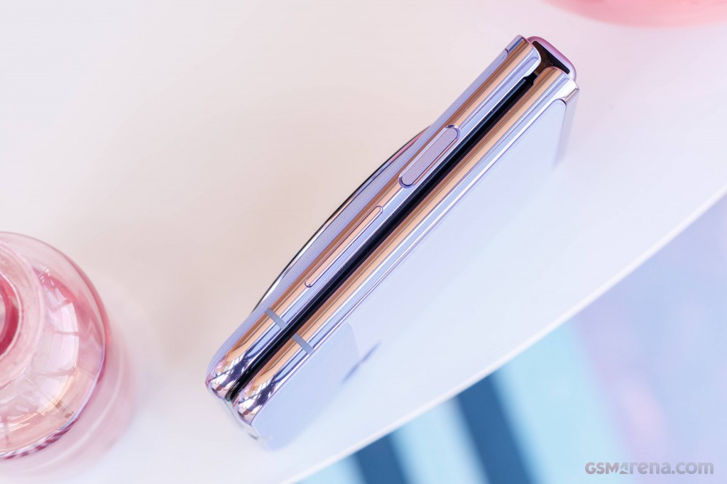 Tecno Phantom V Flip