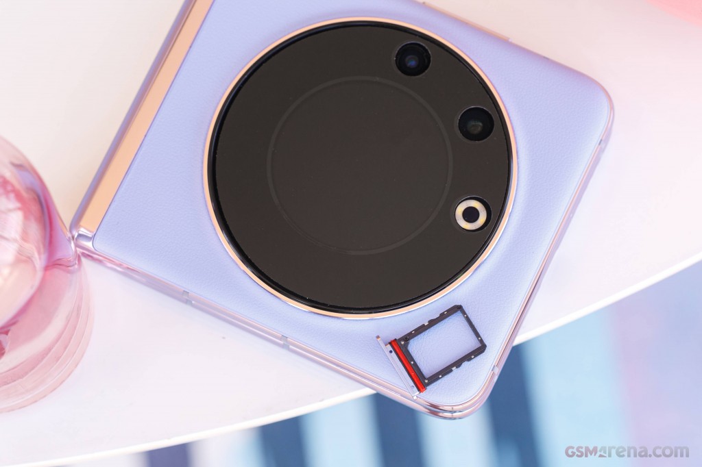 Tecno Phantom V Flip