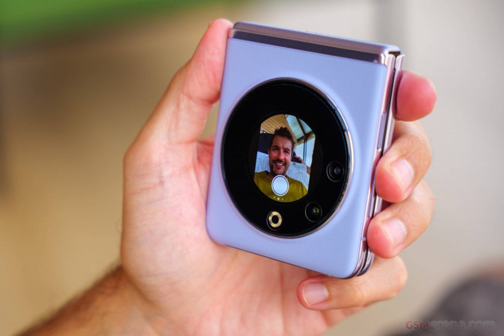 Tecno Phantom V Flip