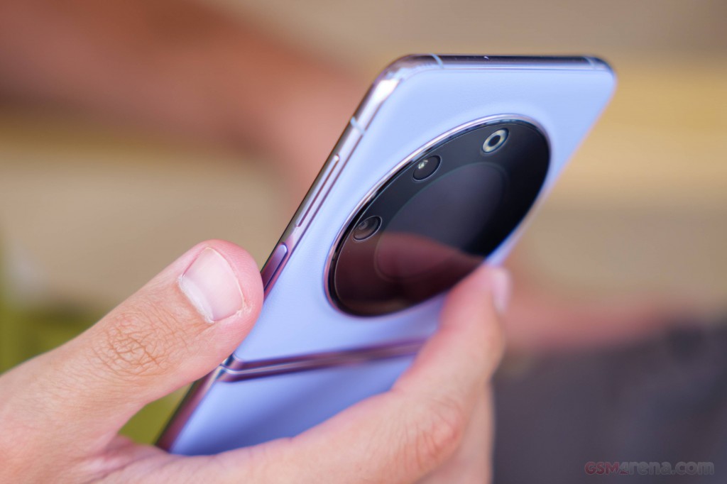 Tecno Phantom V Flip