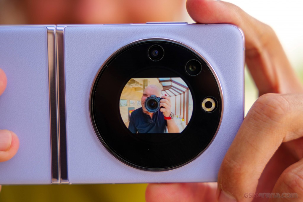 Tecno Phantom V Flip