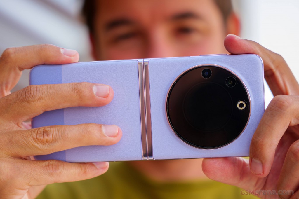 Tecno Phantom V Flip