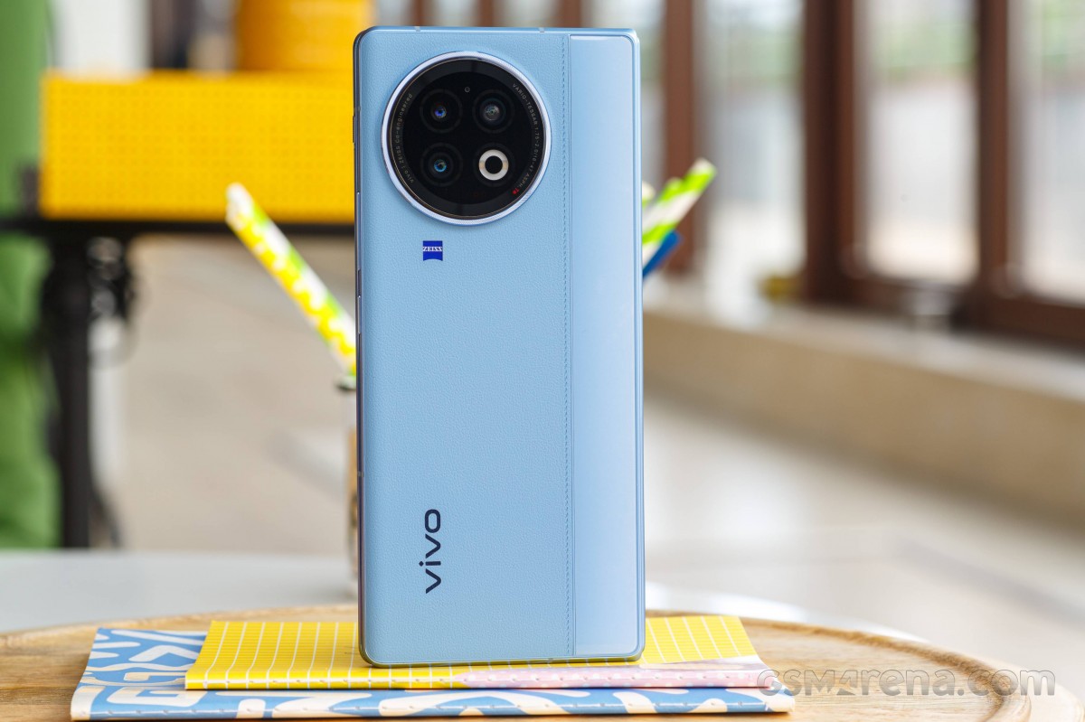 vivo X Fold2 review: Design and build