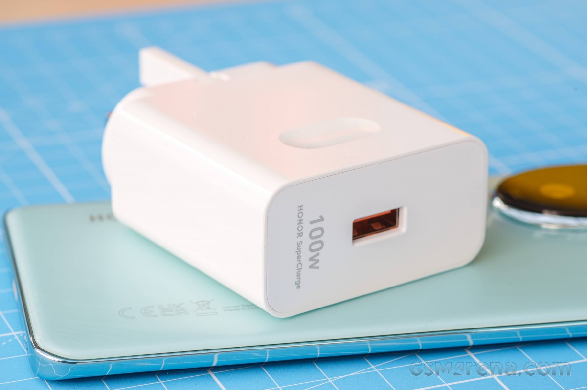 HONOR 200 Pro 本体 充電器付き HONOR 200 Pro 本体 充電器付き HONOR 200 Pro 本体 充電器付き HONOR 200