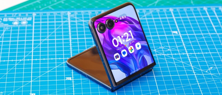 Motorola Razr 50 Ultra/razr+ (2024) review: Lab tests - display