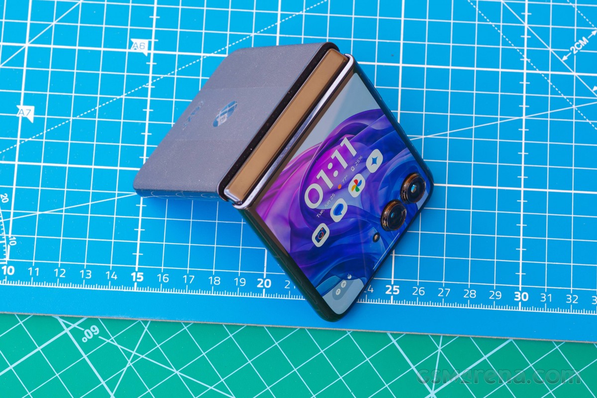 Motorola Razr 50 Ultra/razr+ (2024) review: Design, build quality