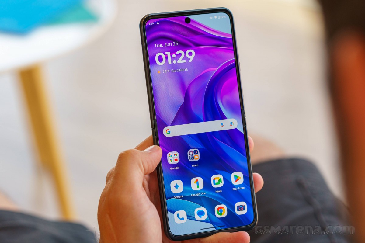 Motorola Razr 50 Ultra/razr+ (2024) review: Design, build quality