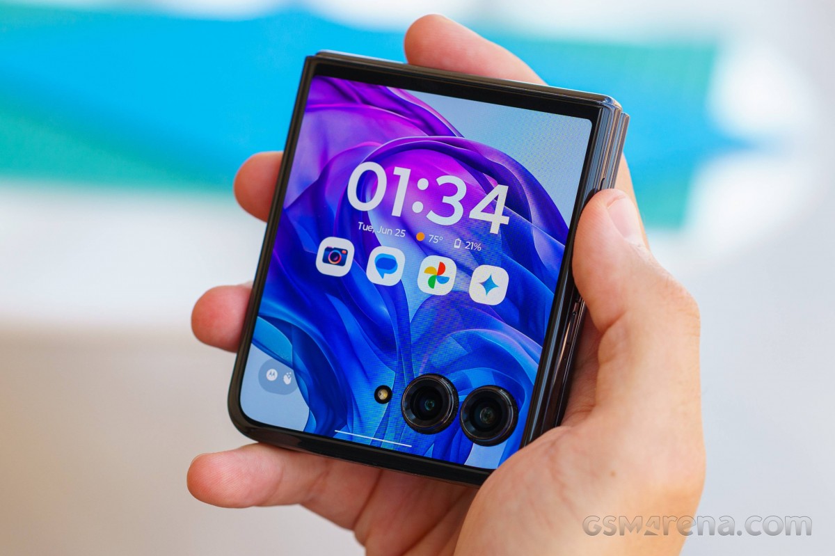 Motorola Razr 50 Ultra/razr+ (2024) review - GSMArena.com tests