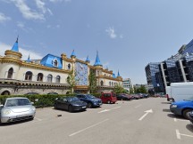 Daylight samples, ultrawide camera - f/2.2, ISO 50, 1/1992s - Poco F6 Pro review