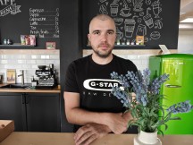 Daylight samples, main camera (1x), Photo mode - f/1.6, ISO 400, 1/100s - Poco F6 Pro review